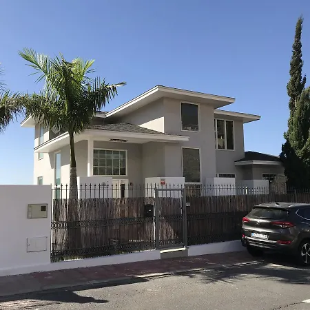 De Lujo Villa *